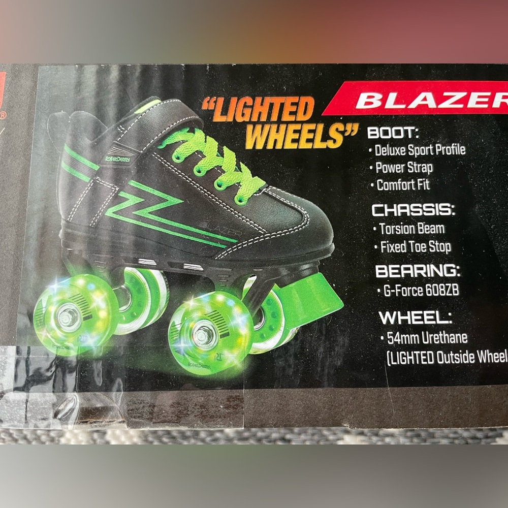 Roller Derby Blazer Boys Light Up Wheel Roller Skates Black Green 5 NEW IN BOX - Picture 10 of 12